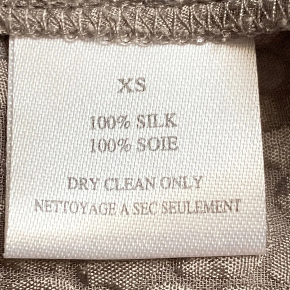Brochure Walker 100% Silk Gray Textured Blouse Size XS - Picture 11 of 11